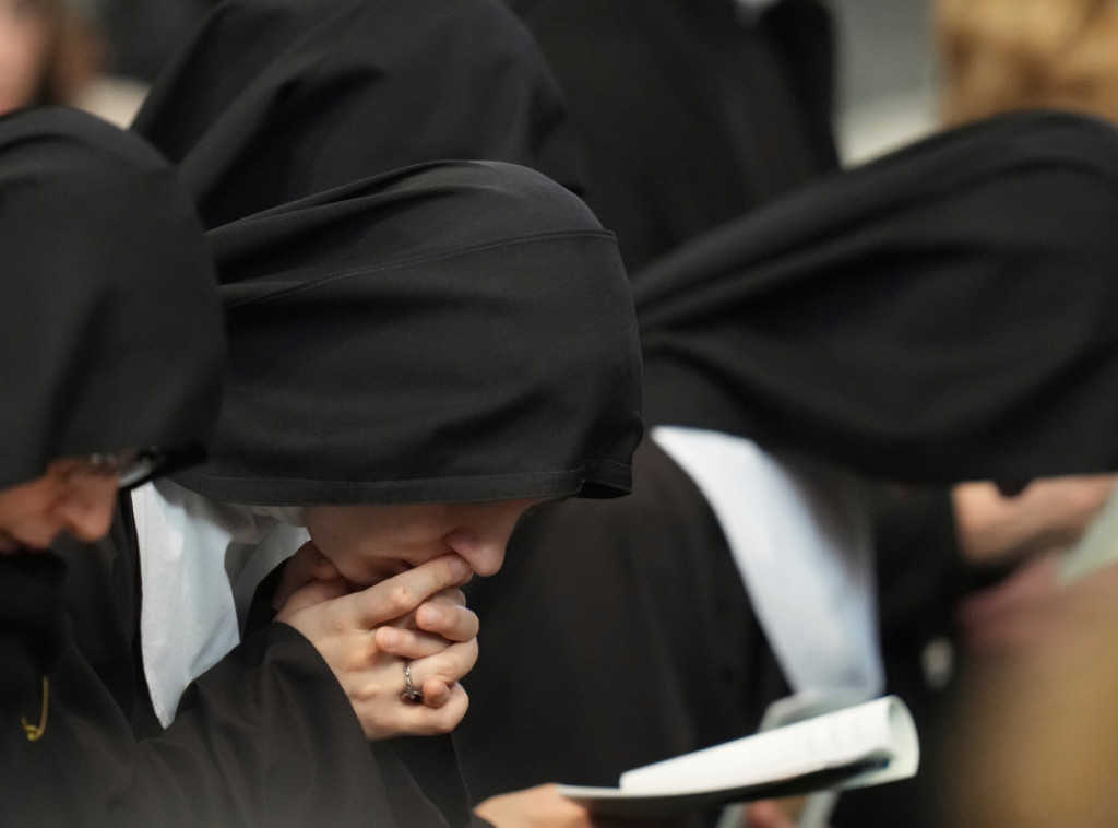 Tri kaluđerice odbegle iz doma smeju da ostanu u manastiru, ali bez društvenih mreža