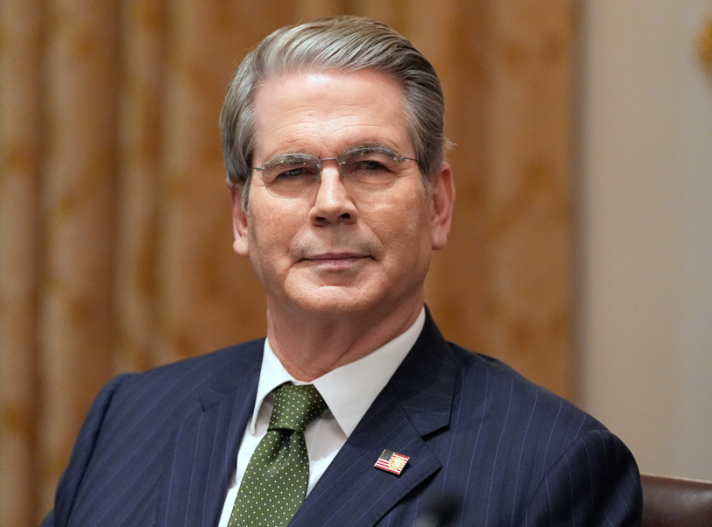 Besent: Savezne beneficije uskraćene ilegalnim imigrantima, prioritet građani