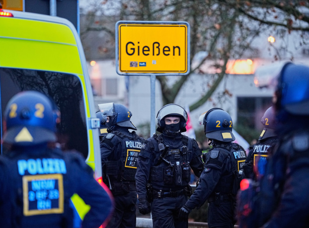 Demonstracije u Gisenu zbog AfD-a, policija upotrebila vodene topove i biber sprej