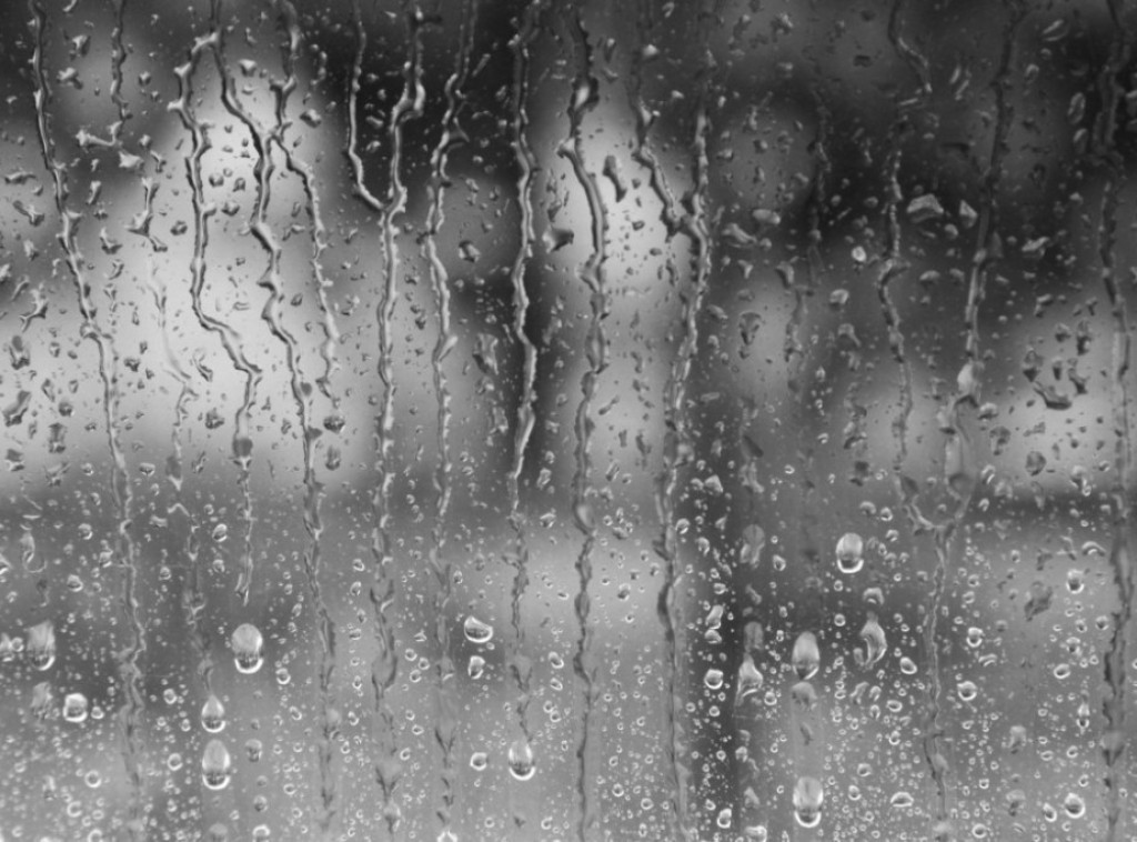 Nevreme sa gradom u Ogulinu uništilo voće, a u Bihaću oštetilo automobile