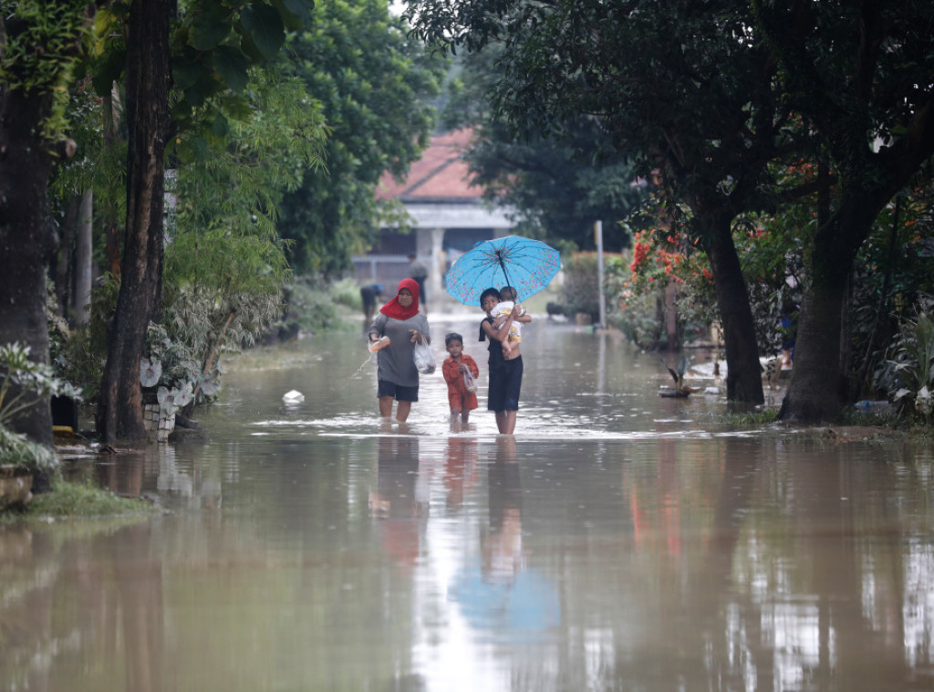 Južna Azija pogođena katastrofalnim poplavama i klizištima, više od 600 poginulih