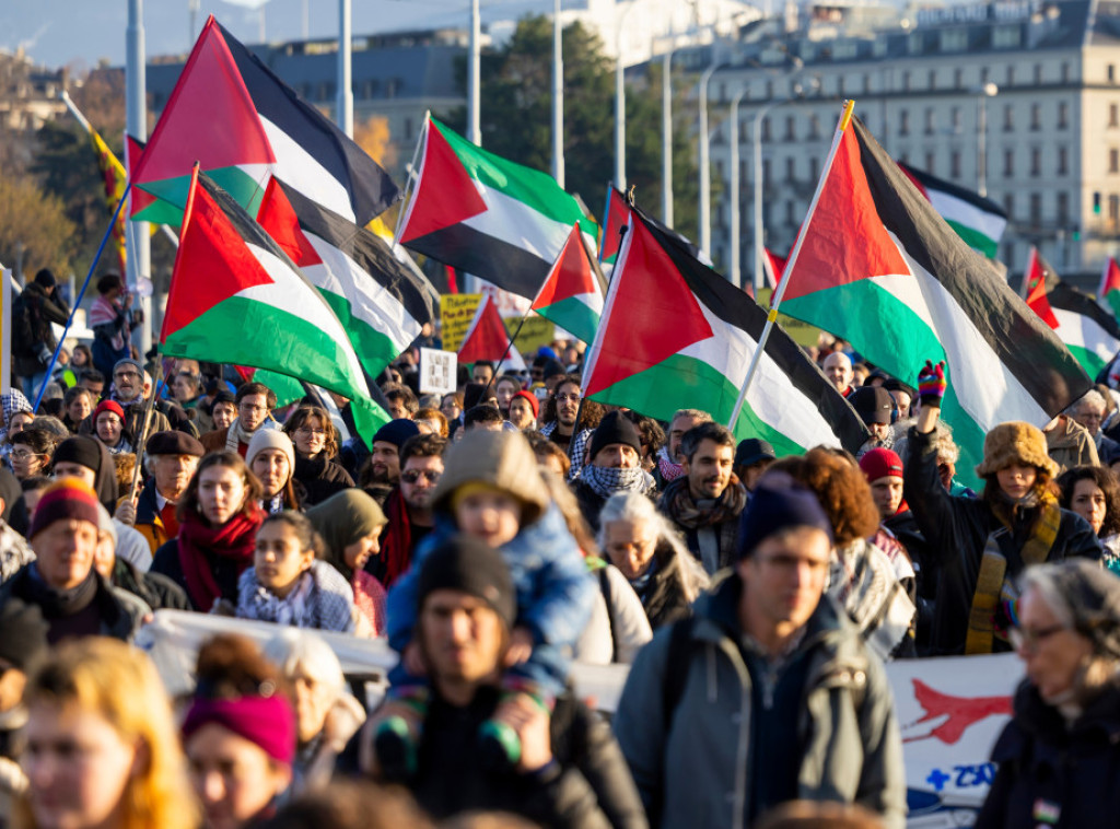 U Parizu hiljade ljudi protestovale u znak podrške Palestincima