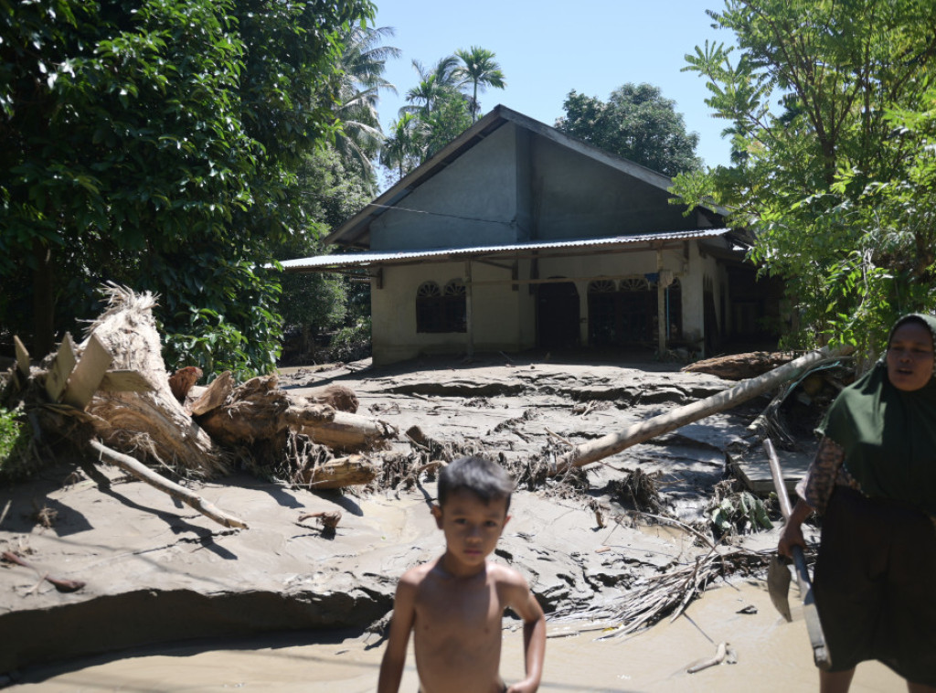 Južna Azija pogođena katastrofalnim poplavama i klizištima, više od 600 poginulih