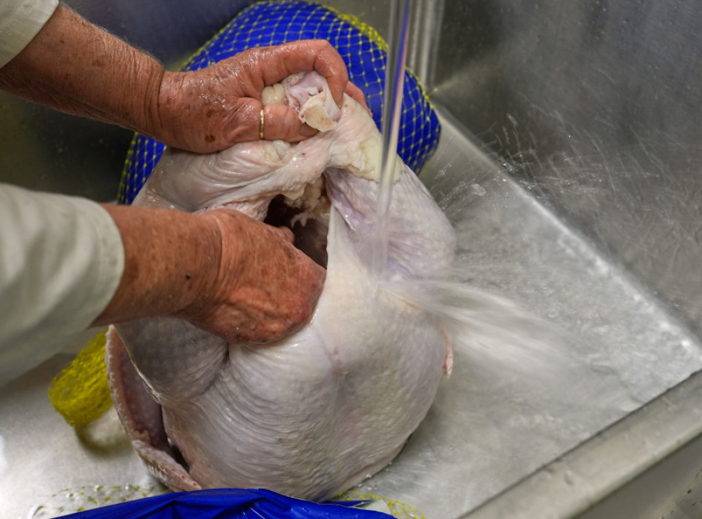 Šon Didi Kombs pomogao u obezbeđivanju prazničnog obroka za 1.000 zatvorenika