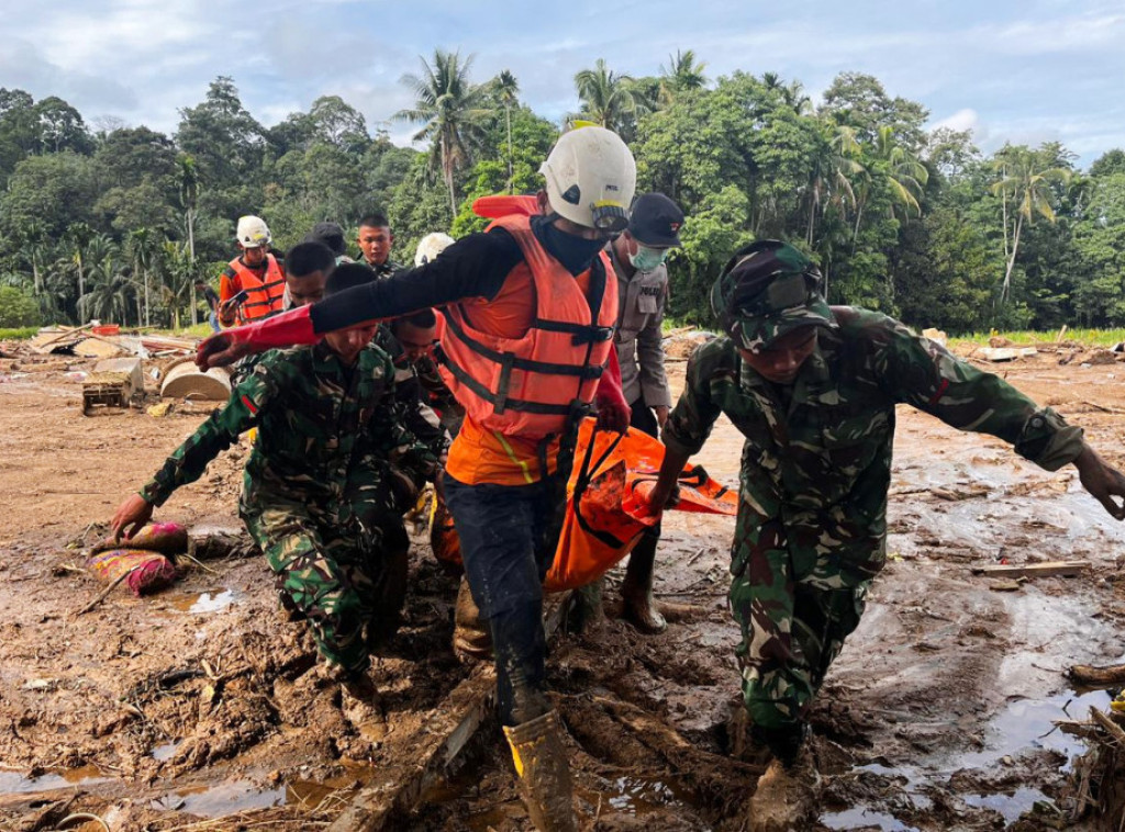 Broj žrtava poplava u Indoneziji porastao na 417, raseljeno više hiljada ljudi