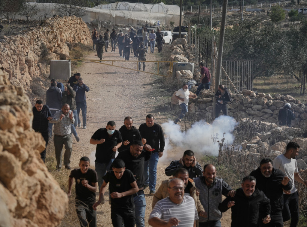 Izraelski policajci tvde da su iz straha od napada ubili dvojicu Palestinaca