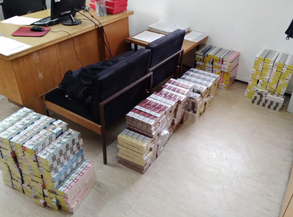Na prelazu Špiljani u automobilu pronađeno 266 boksova cigareta bez akciznih markica