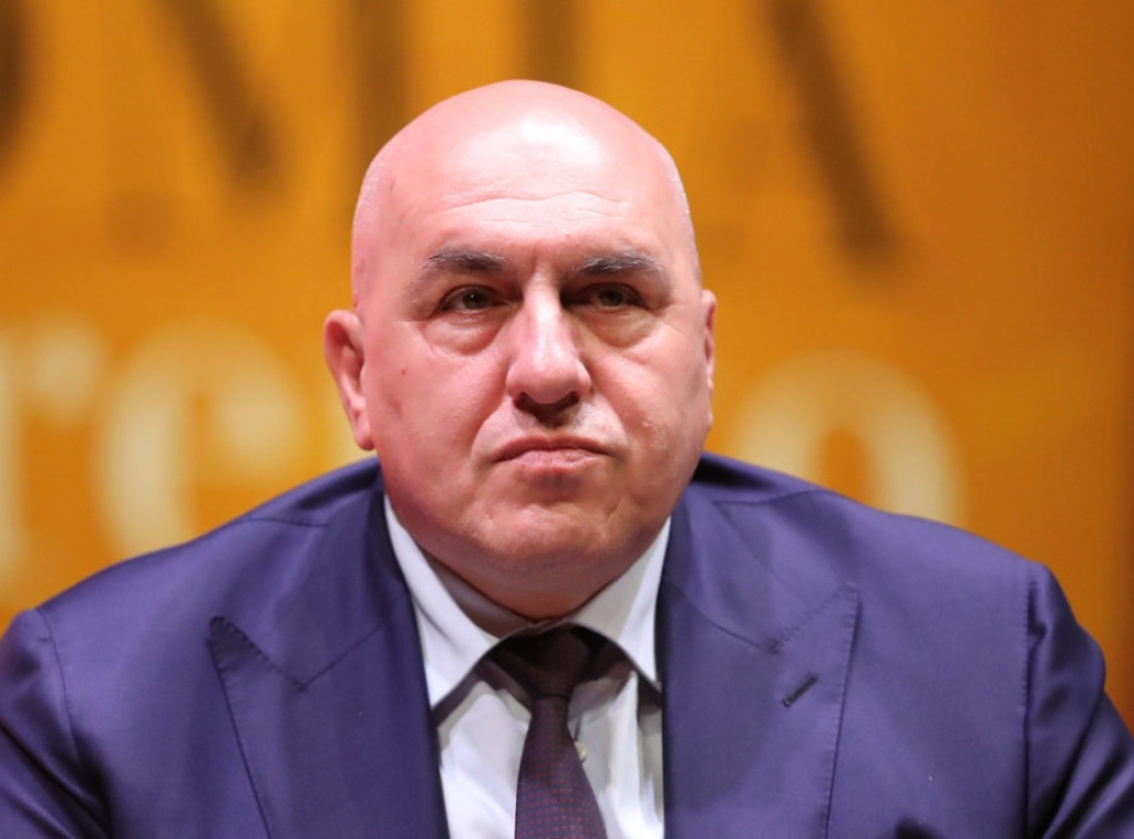 Rim: Pripadnici studentskog pokreta zapalili poster sa likom ministra odbrane