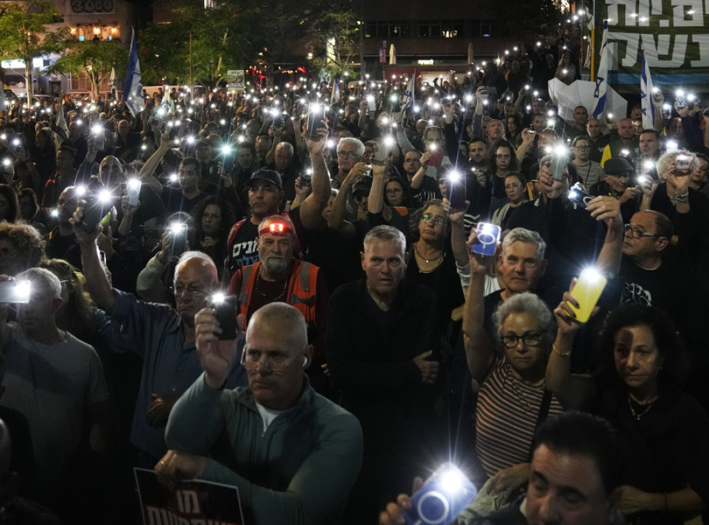 Protest ispred Hercogove kuće u Tel Avivu zbog zahteva Netanjahua za pomilovanje