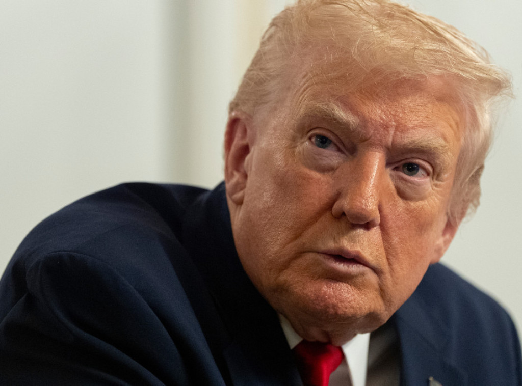 Donald Tramp: Verujem da nije Hegset naredio napad na brod sa drogom u Karibima