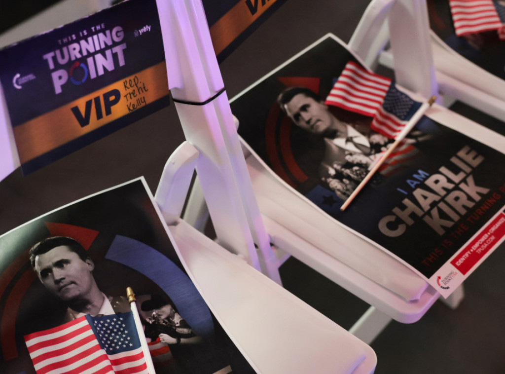 Salman Ruždi: Atentat na Čarlija Kirka je posledica "američke kulture oružja"