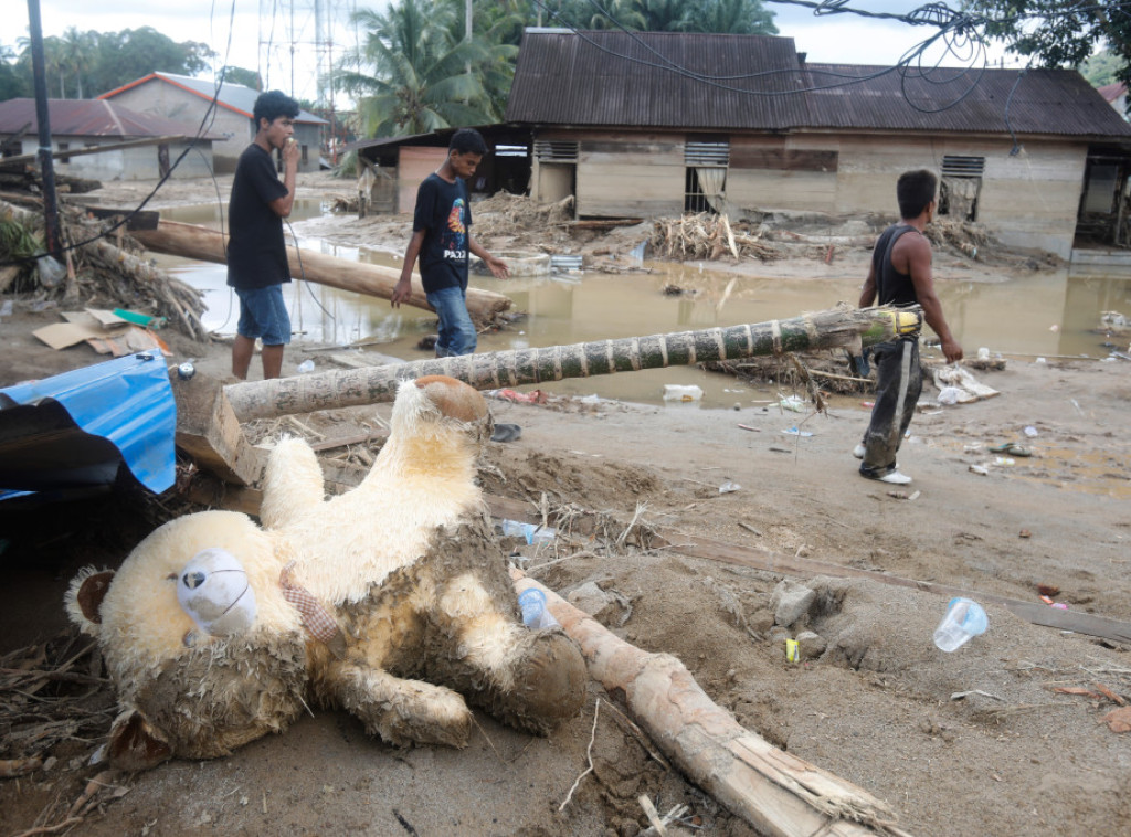 Broj žrtava u poplavama i klizištima u Indoneziji porastao na 604