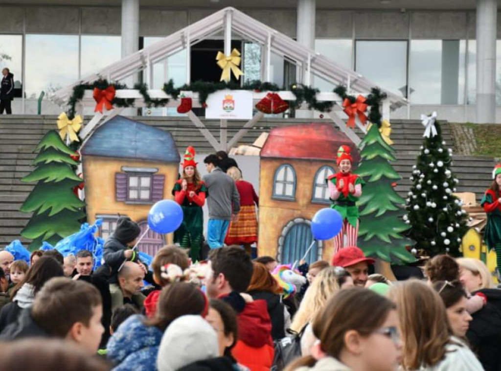 Počele prijave za novogodišnje paketiće za decu do 12 godina sa opštini Savski Venac