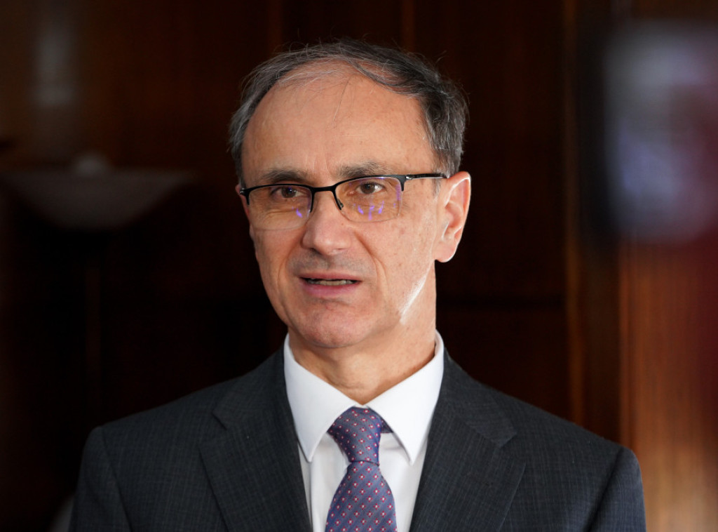 Premijer Macut: Obaveza svih da čuvamo Medicinski fakultet, umirujemo tenzije i gledamo napred