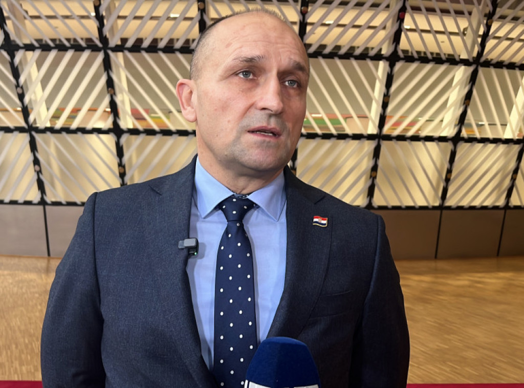 Hrvatska: Iz transparenta na ćiriilci Anušić zaključio da su protesti bili projugoslovenski