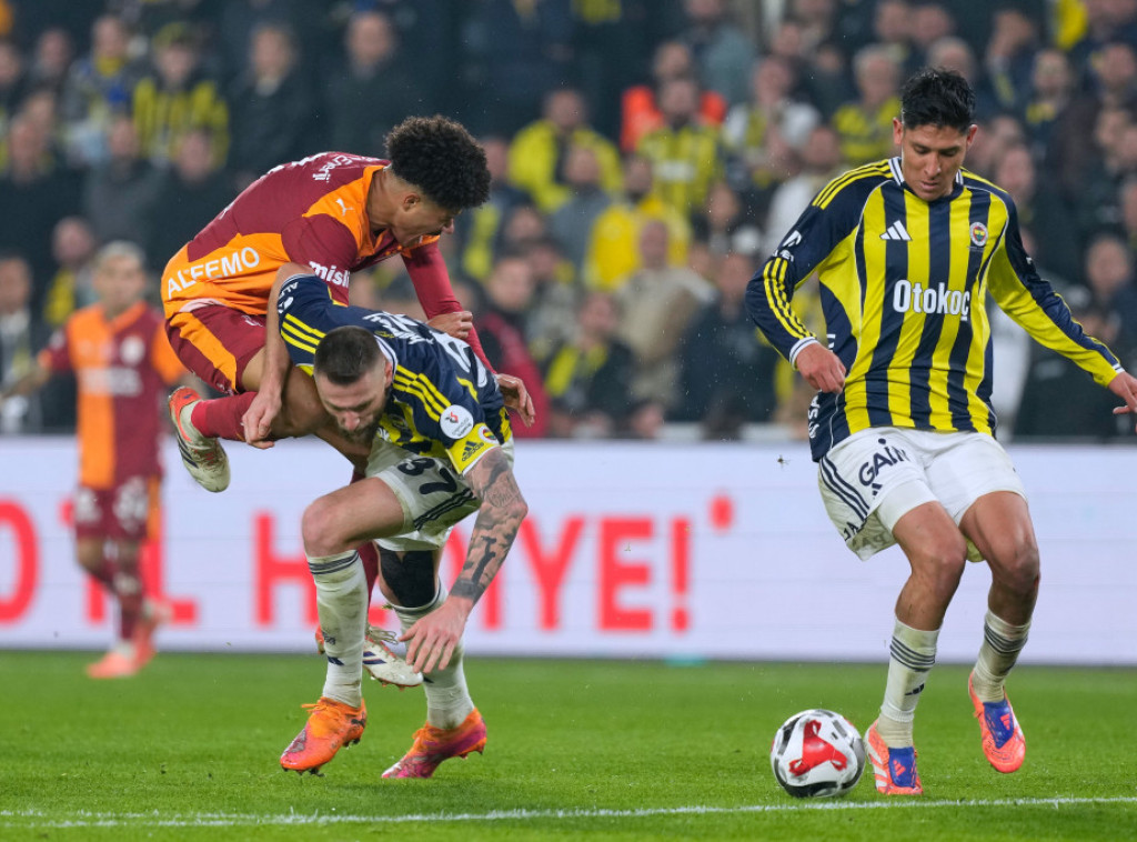 Remi fudbalera Fenerbahčea i Galatasaraja u derbiju turskog prvenstva