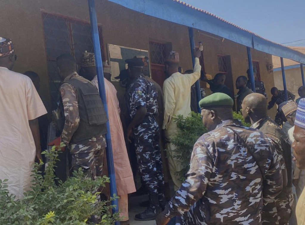 Nigerijski ministar odbrane podneo ostavku dok je u zemlji zabeležen porast nasilja