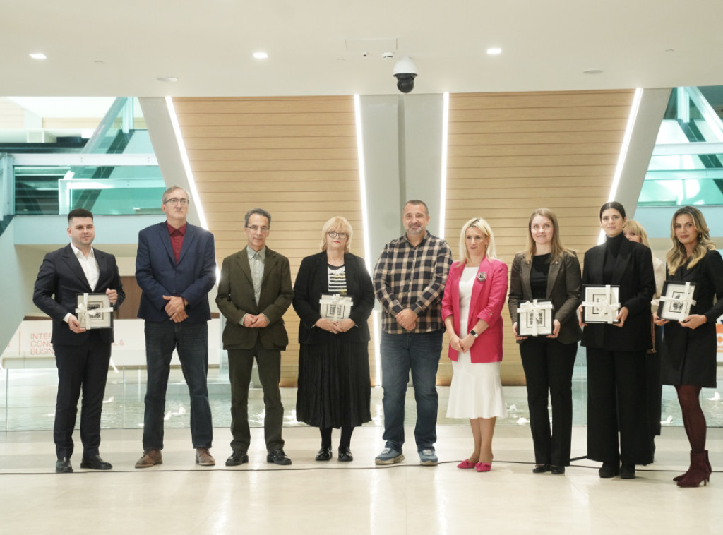 Etno mreža dodelila nagrade u okviru izložbe "100 žena-100 minijatura"