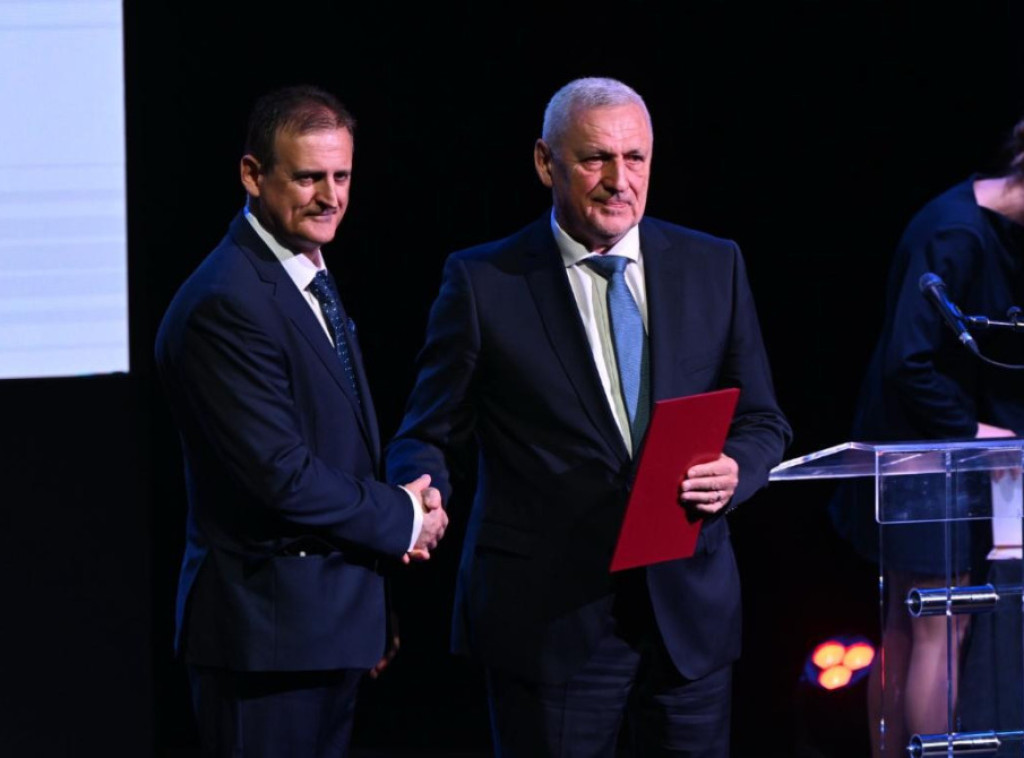 Ministar Balint prisustvovao svečanosti povodom 90 godina postojanja Kliničko-bolničkog centra Zvezdara