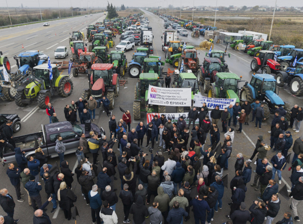 Mediji: Poljoprivrednici u Grčkoj intenziviraju proteste i blokade puteva