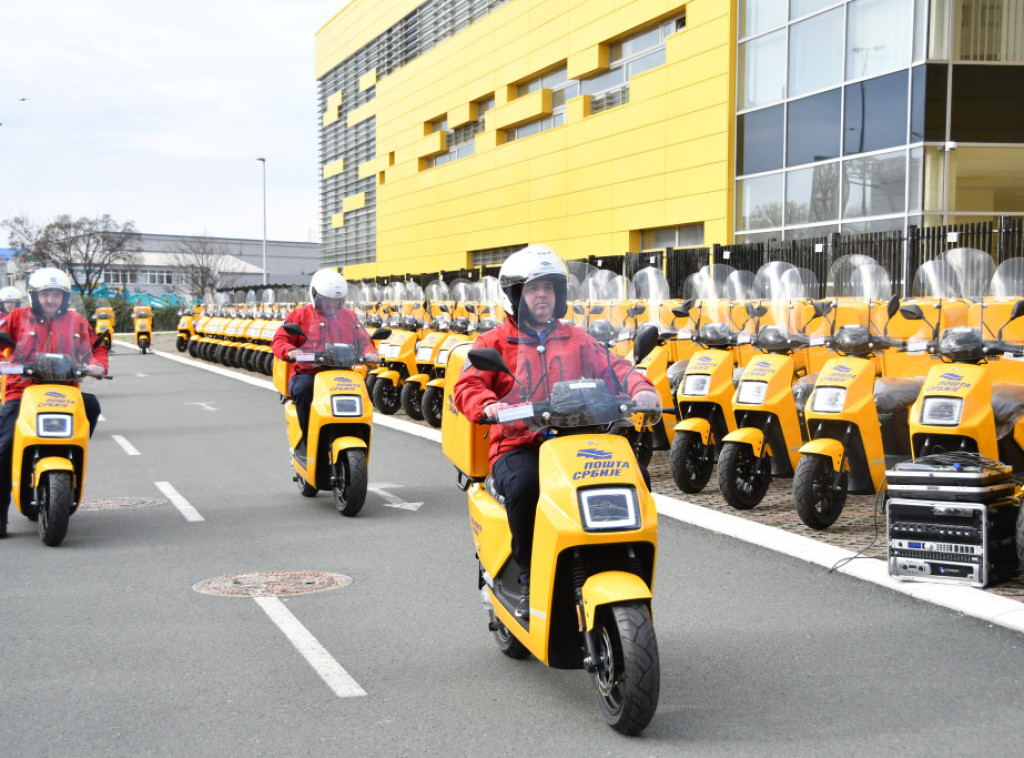 Pošta Srbije investirala 128 miliona dinara u nabavku 216 električnih mopeda za dostavu