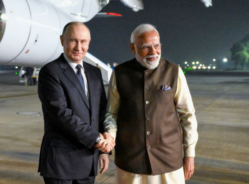 Modi poklonio Putinu kopiju drevnog indijskog teksta "Bagavad Gite"