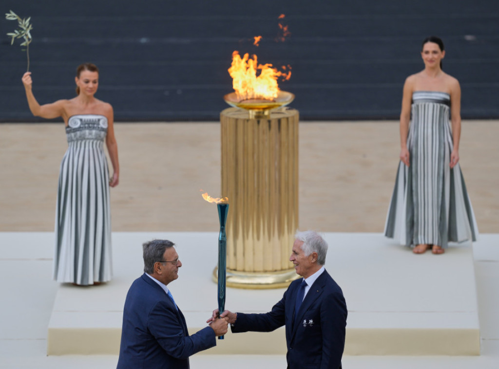 Olimpijska baklja za ZOI 2026. u Milanu i Kortini predata italijanskim organizatorima
