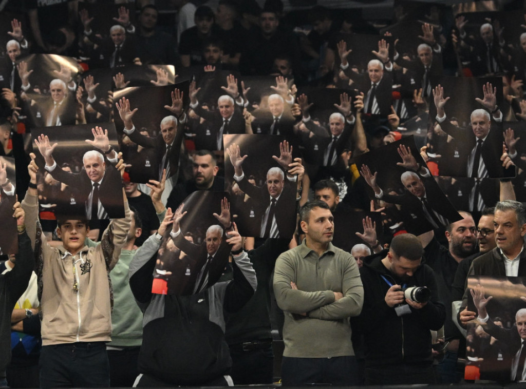 Navijači Partizana izviždali košarkaše, puna Arena pružila podršku Željku Obradoviću