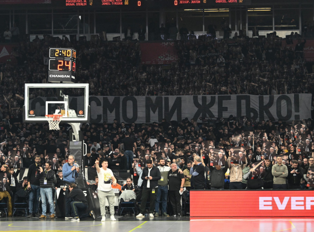 Navijači Partizana izviždali košarkaše, puna Arena pružila podršku Željku Obradoviću