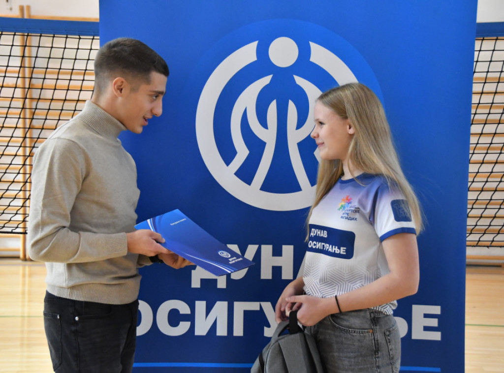 Dunav osiguranje dodelilo stipendije pobednicama Sportskih igara mladih