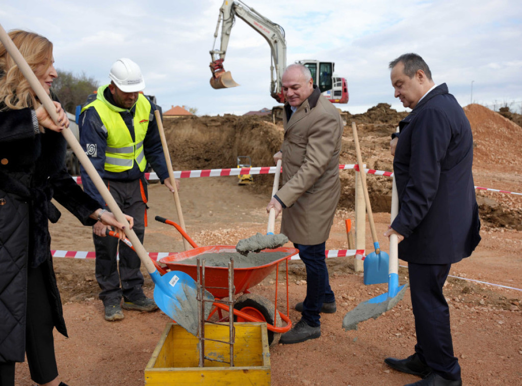 Ivica Dačić položio kamen temeljac za novu zgradu Policijske stanice u Lazarevcu
