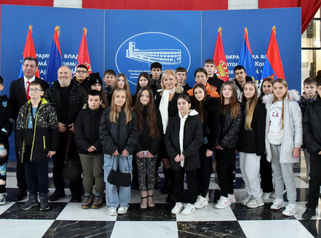 Deca iz AP Kosova i Metohije u poseti Pokrajinskoj vladi i Skupštini AP Vojvodine
