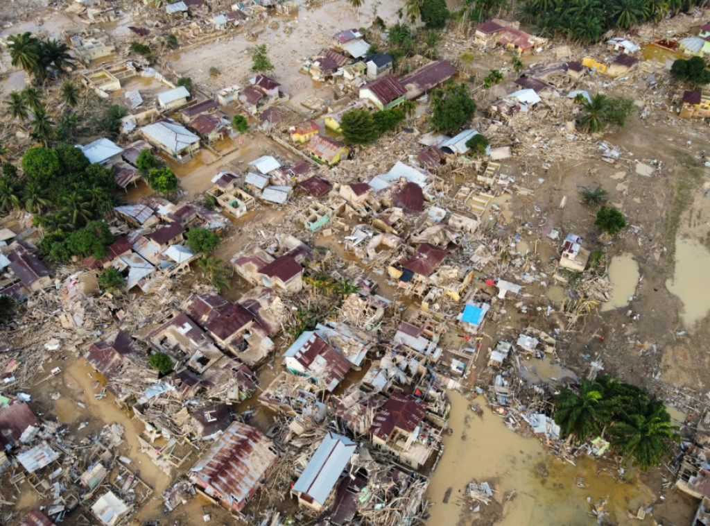 Broj poginulih u poplavama i klizištima na Sumatri porastao na 908