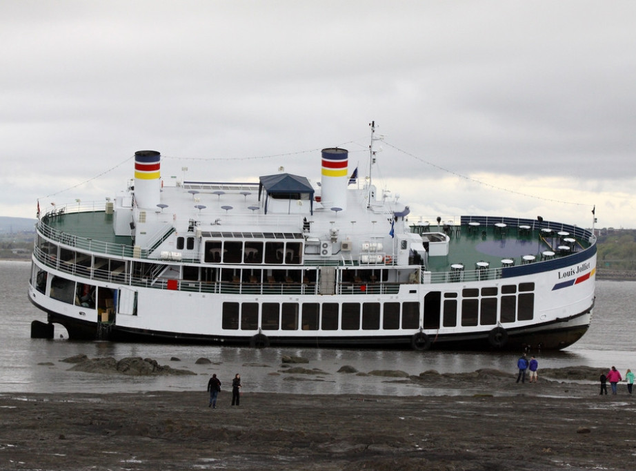 Nemačka: Brod za sahrane nasukao se na sprud, putnici evakuisani