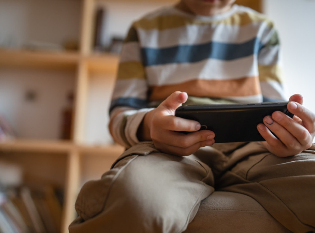 Norveška vlada planira zabranu društvenih mreža za decu mlađu od 16 godina