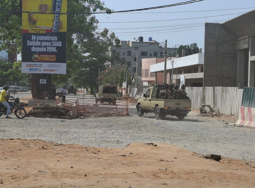 Vojnici u Beninu: Preuzeli smo vlast; Zvaničnici: Grupu na podržava regularna vojska