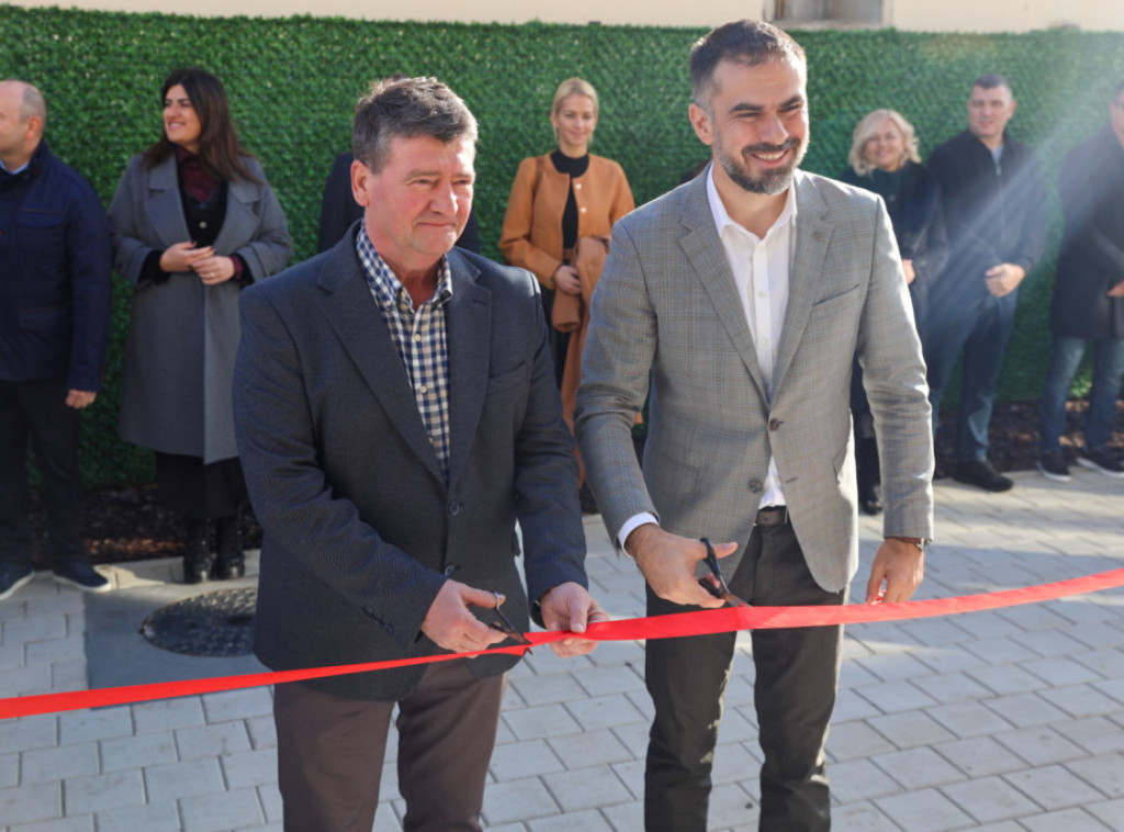 Mićin u Futogu otvorio novu zgradu mesne zajednice i salu Sokolskog društva