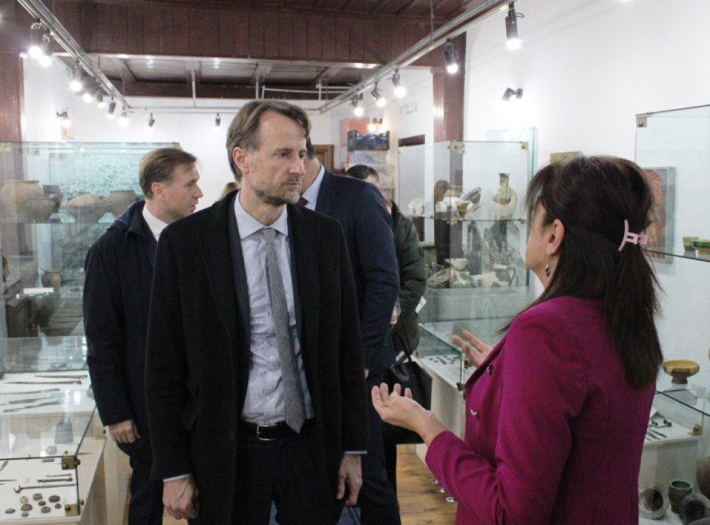 Fon Bekerat posetio Muzej Ras u Novom Pazaru, popodne otvara Evropsku kuću