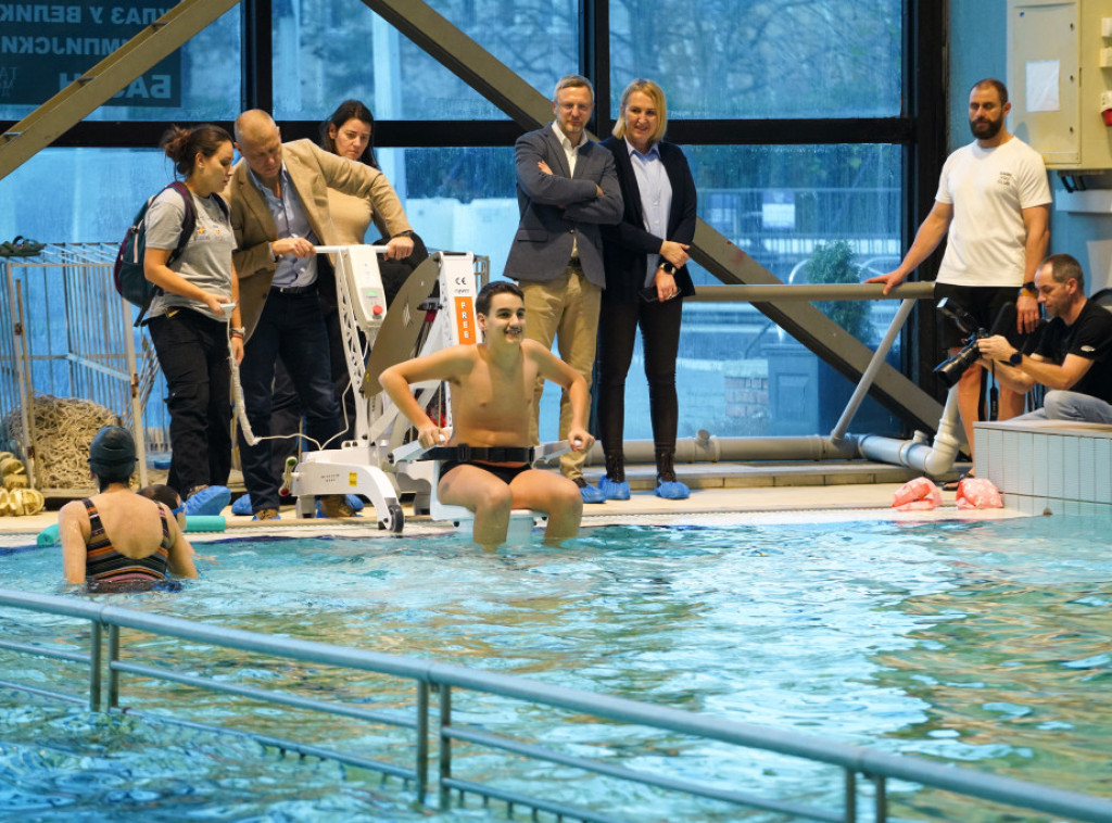 Heroji Beogradskog maratona uručili donaciju Sportskom savezu osoba sa invaliditetom