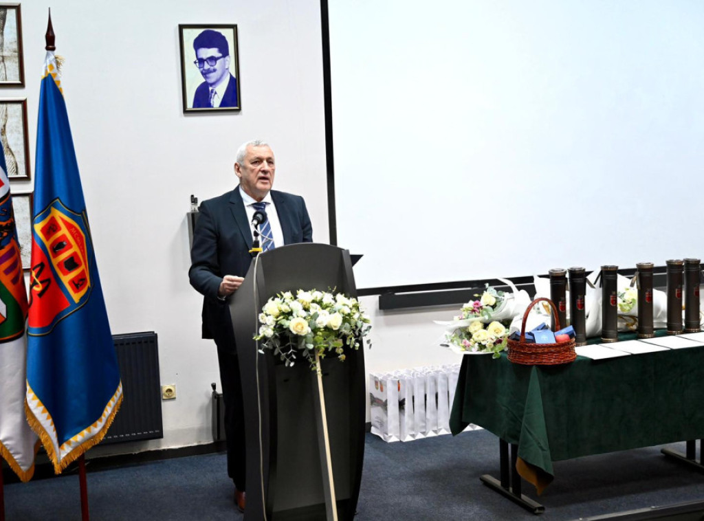 Ministar Balint prisustvovao svečanosti povodom 48 godina postojanja Fakulteta medicinskih nauka u Kragujevcu