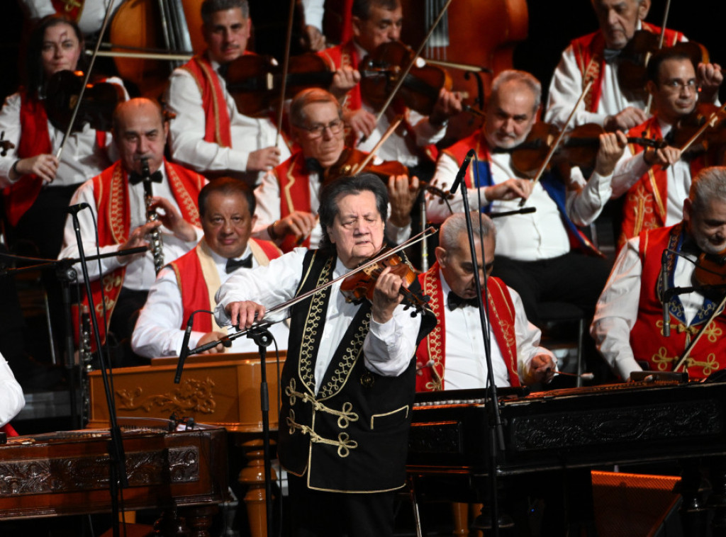 Budimpeštanski romski simfonijski orkestar održao koncert u Sava centru
