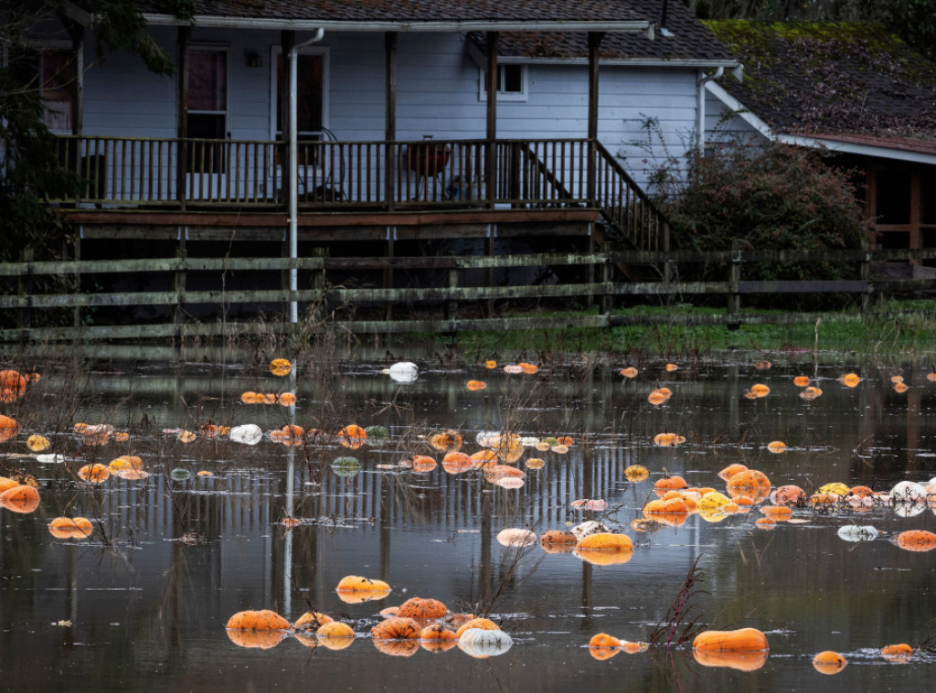 Oluja praćena obilnim kišama izazvala porast vodostaja u rekama na severozapadu SAD