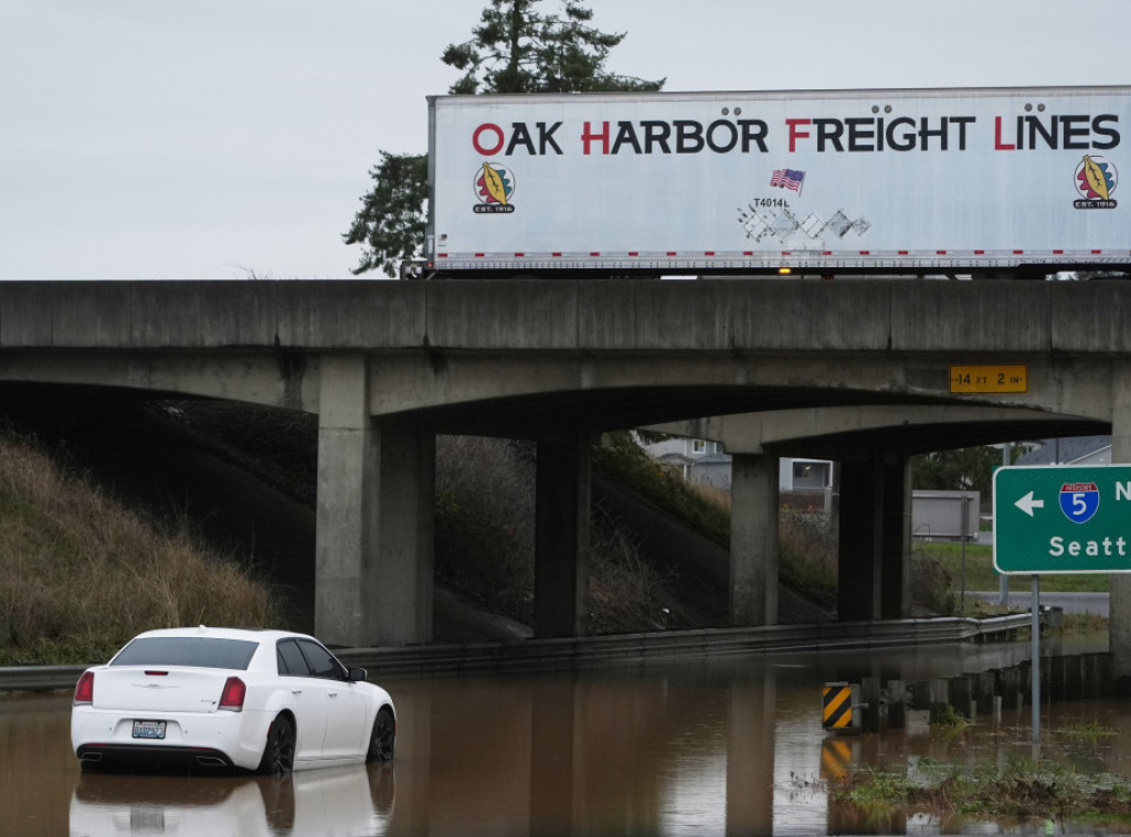Oluja praćena obilnim kišama izazvala porast vodostaja u rekama na severozapadu SAD