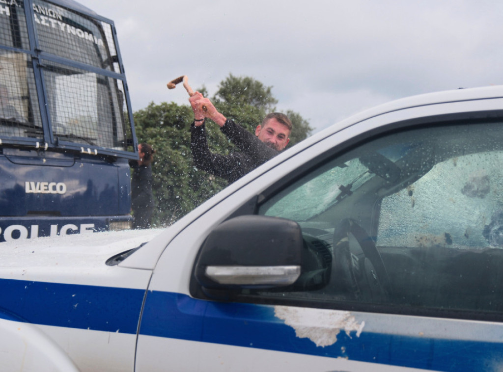 Poljoprivrednici širom Grčke pojačavaju blokade i proteste