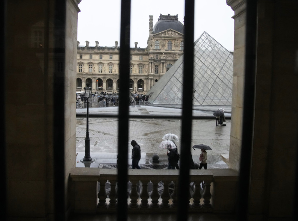 Istražna komisija Senata saslušala odgovorne za bezbednost u vreme krađe u Luvru