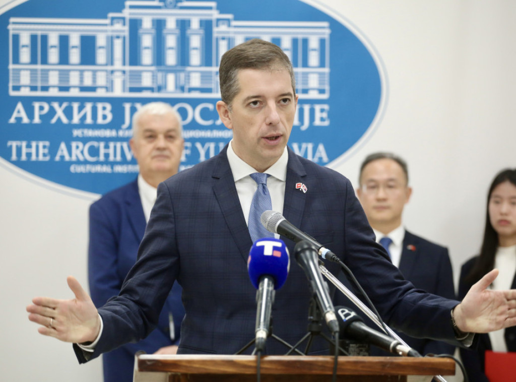 Marko Đurić otvorio izložbu Beograd-Peking, 70 godina prijateljstva i saradnje između Srbije i Kine