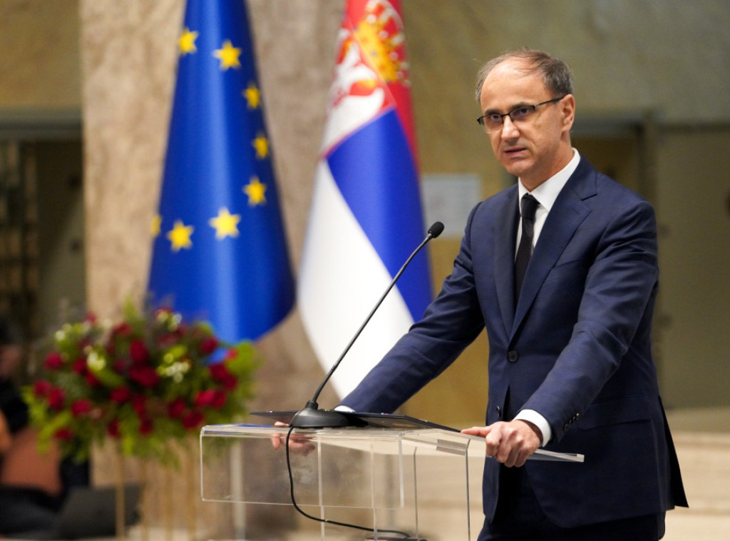 Premijer Macut: Radićemo i dalje posvećeno na unapređenju ljudskih prava