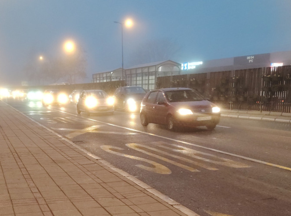 Svi putevi u Srbiji prohodni i bez snega, magla na više putnih pravaca, moguća poledica