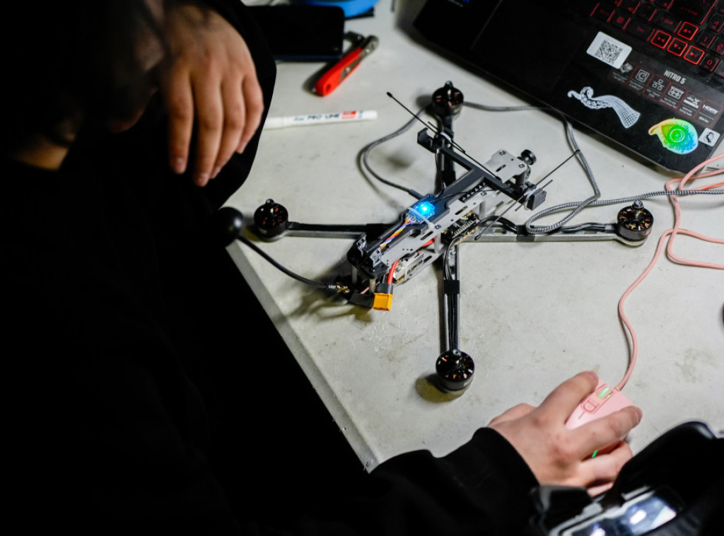 Kina lasirala veliki dron, cilj  je raznovrsna civilna misija