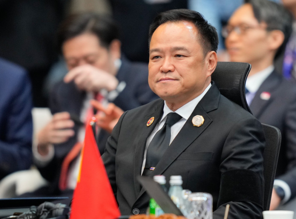 Tajlandski premijer Čarnvirakul signalizirao spremnost da raspusti parlament